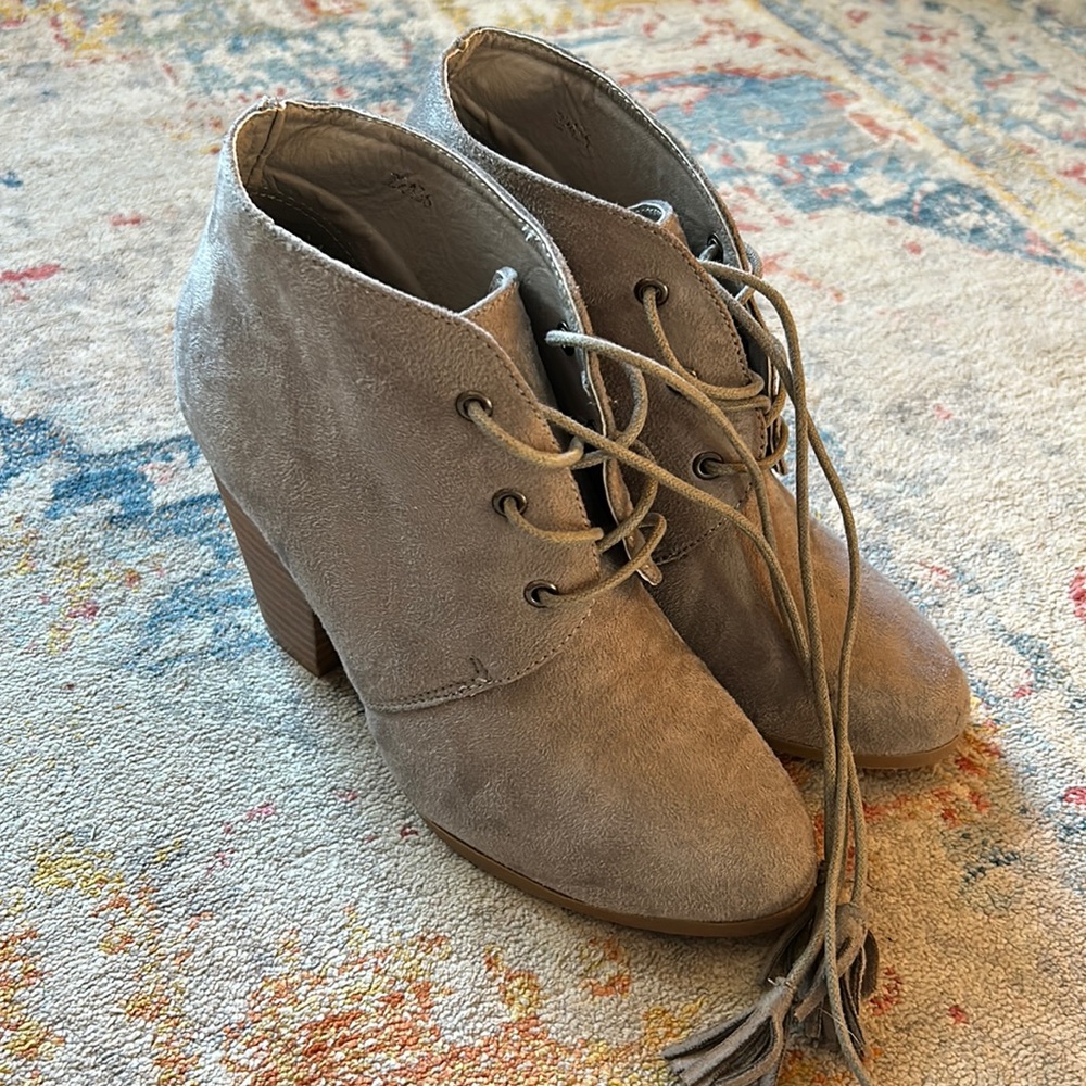 Women’s size 7 Heeled Grey Bootie